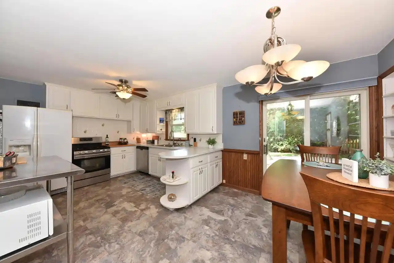 Homes for sale in Thiensville, WI | 211 E Alta Loma Circle Circle, Thiensville, WI 53092 | MLS# 1971767