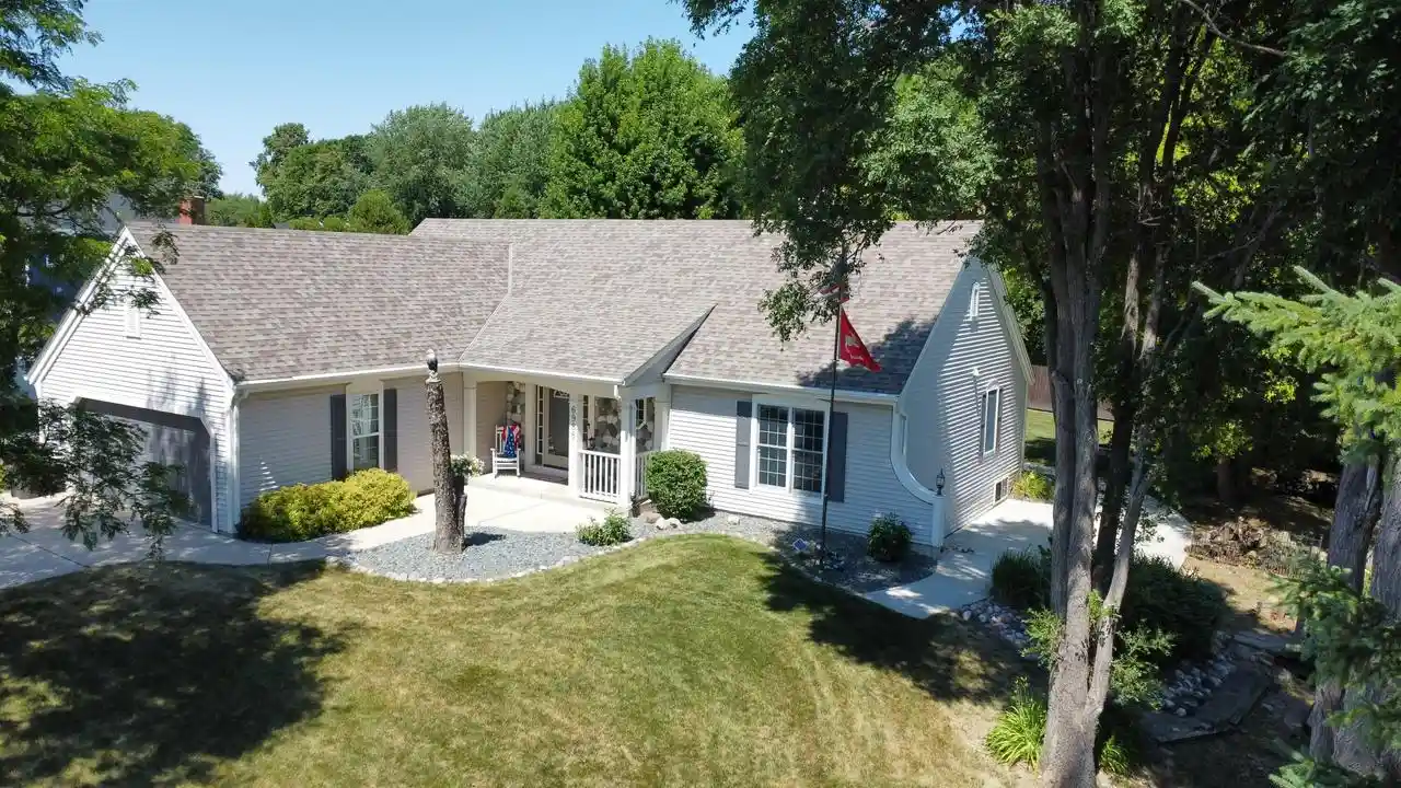 1st image of 6988 W Southview Dr Dr, Franklin, WI 53132 | MLS# 1971773