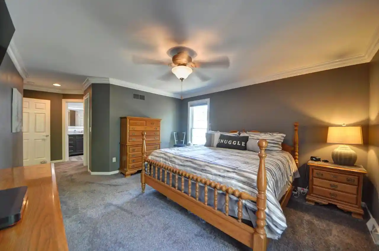 2nd image of 6988 W Southview Dr Dr, Franklin, WI 53132 | MLS# 1971773