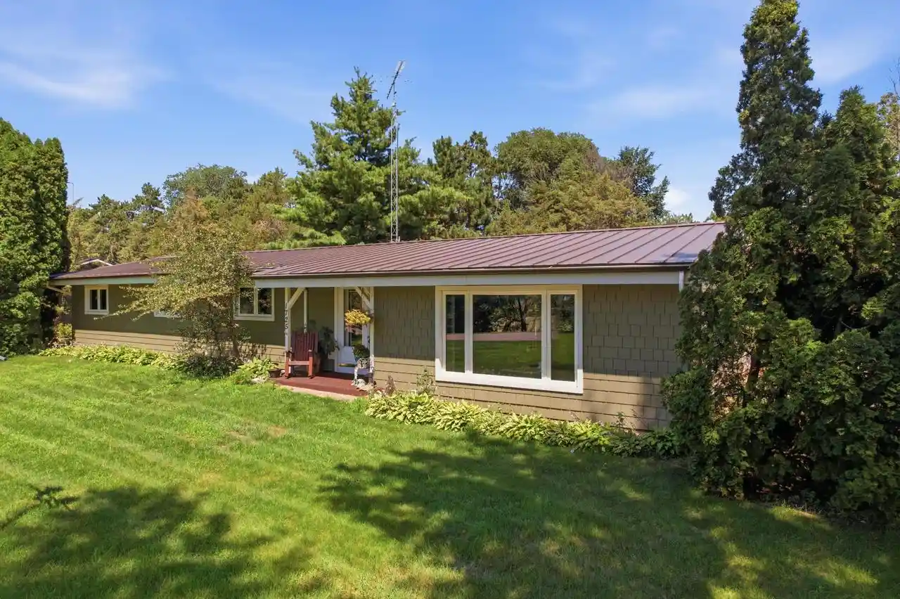 1st image of 1725 N River Road Road, Cochrane, WI 54622 | MLS# 1971770