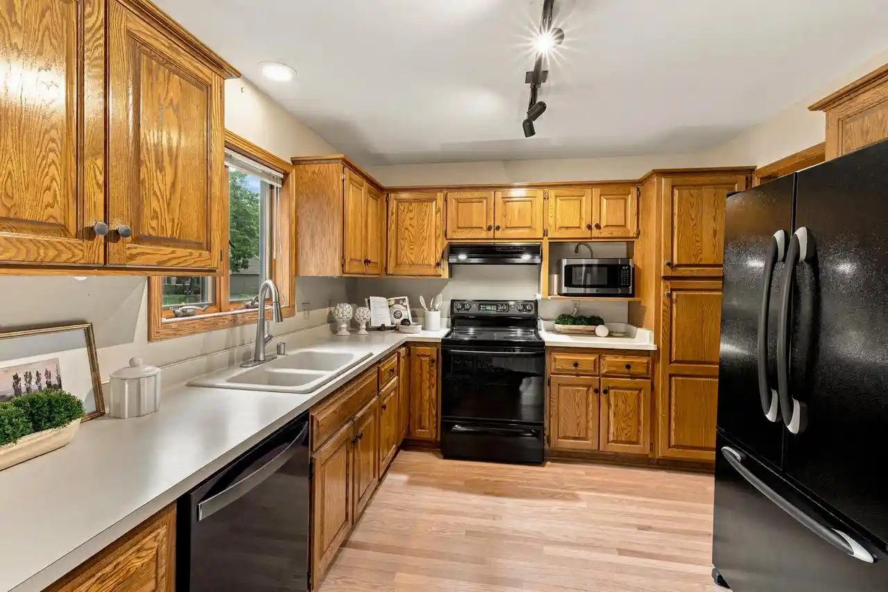 4th image of 1611 W Eastbrook Court Court, Mequon, WI 53092 | MLS# 1971775