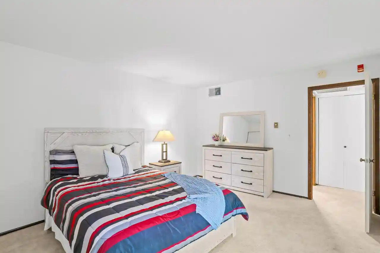 4th image of 1906 E Shorewood Boulevard Boulevard #163, Milwaukee, WI 53211 | MLS# 1971786