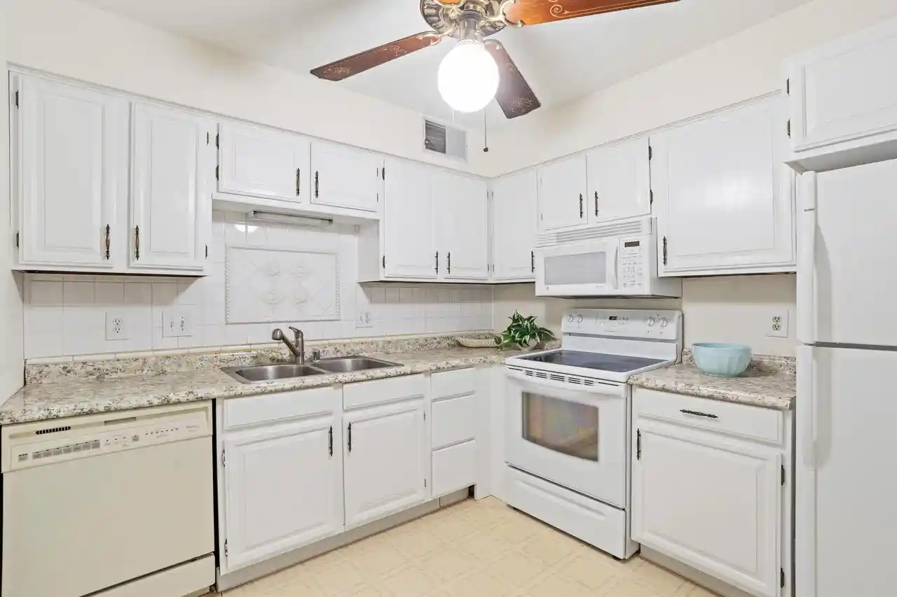 2nd image of 1906 E Shorewood Blvd Blvd, Milwaukee, WI 53211