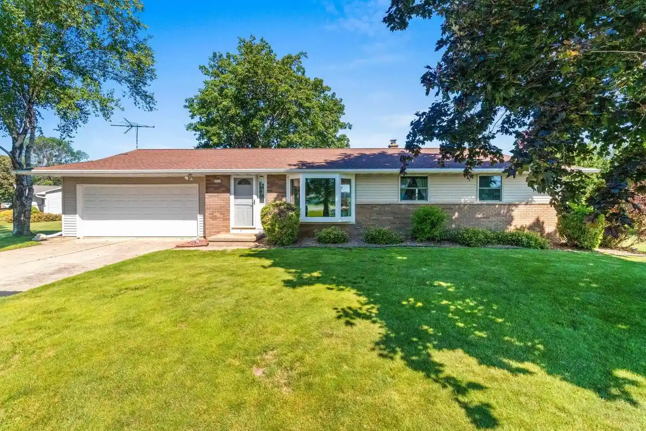 1st image of 5091 Caledonia Dr Dr, New Franken, WI 54229 | MLS# 50329170