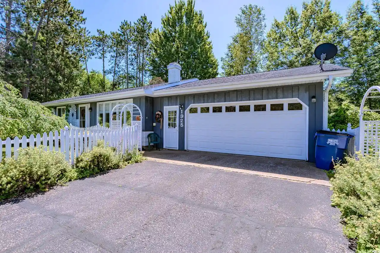 Photo 1 of Single family home for sale at 1925 Dewberry Dr Dr, Kronenwetter, WI 54455 | MLS# 22603318 | Listing updated on 2026-08-17