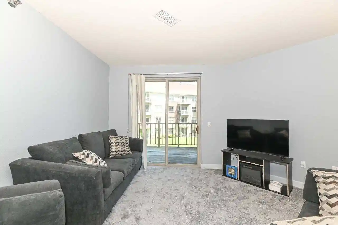 2nd image of 4130 S Lake Dr Dr, Saint Francis, WI 53235