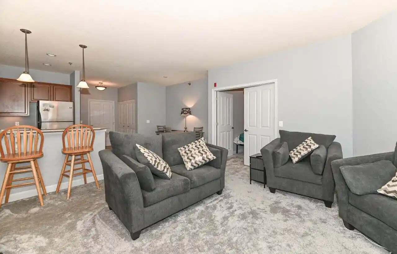 5th image of 4130 S Lake Dr Dr, Saint Francis, WI 53235