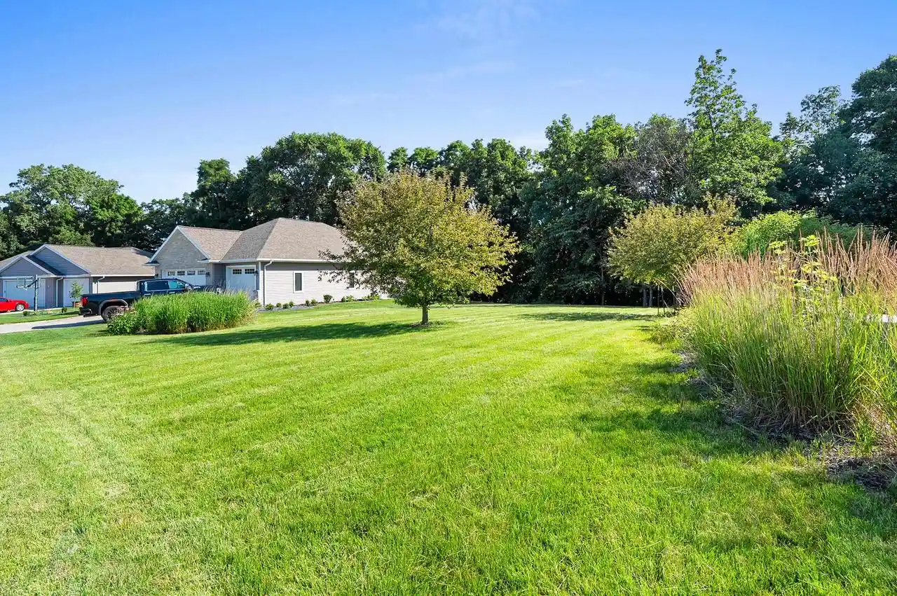 1st image of 3329 Largo Ridge Dr Dr, Green Bay, WI 54311 | MLS# 50329185