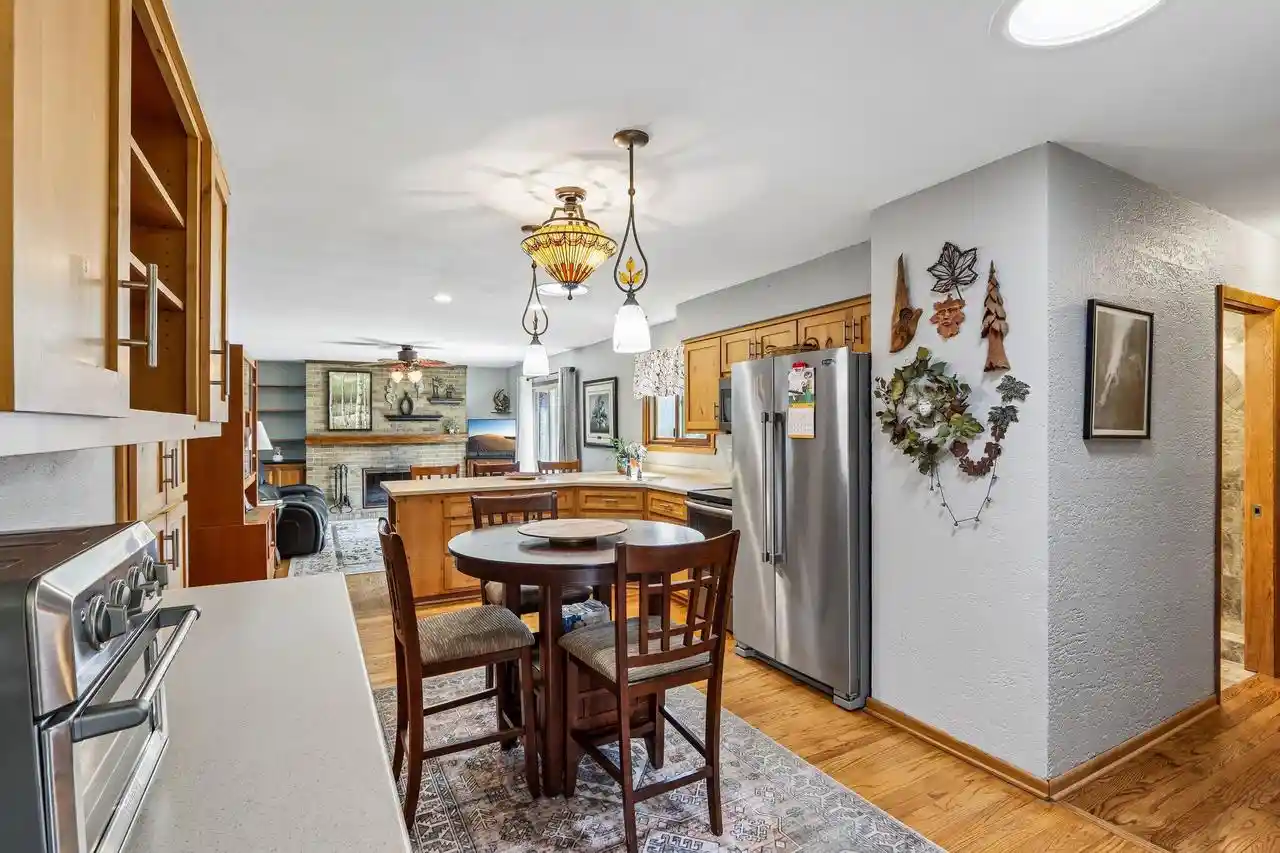 2nd image of 36651 Prairie Dr Dr, Oconomowoc, WI 53066 | MLS# 1971803