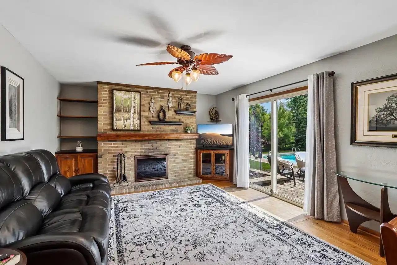 3rd image of 36651 Prairie Dr Dr, Oconomowoc, WI 53066 | MLS# 1971803