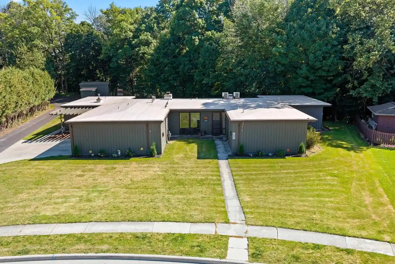 1st image of 1004 W Crescent Dr Dr, Manitowoc, WI 54220 | MLS# 50329183