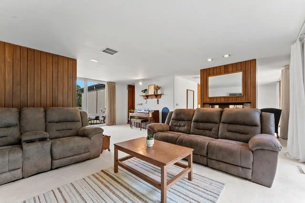 4th image of 1004 W Crescent Dr Dr, Manitowoc, WI 54220 | MLS# 50329183