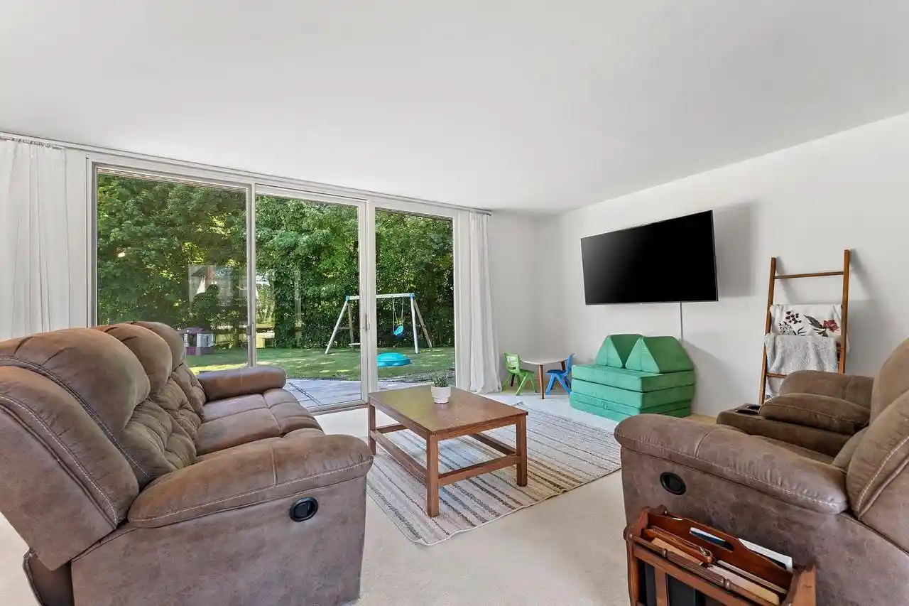 5th image of 1004 W Crescent Dr Dr, Manitowoc, WI 54220 | MLS# 50329183