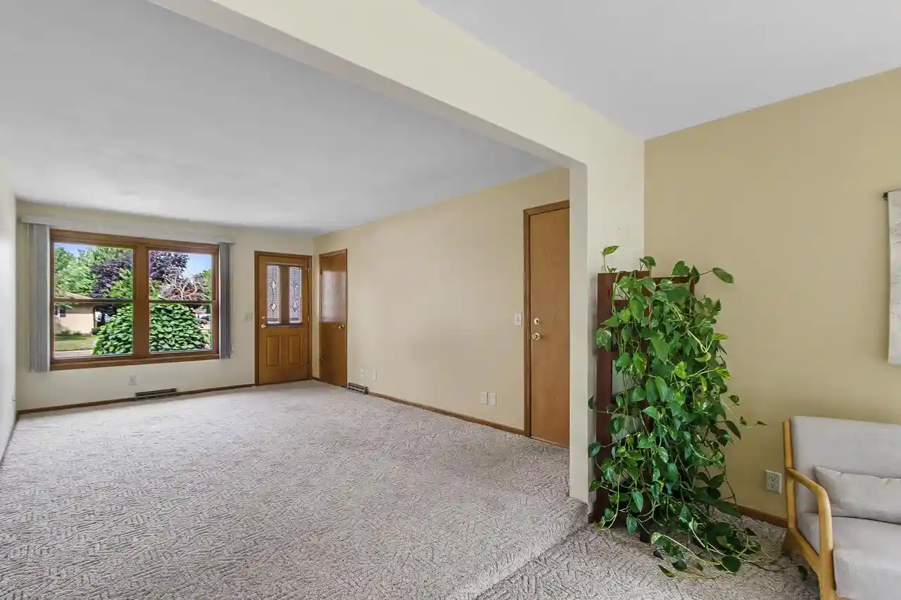3rd image of 978 Nantucket Dr Dr, Janesville, WI 53546 | MLS# 2028167