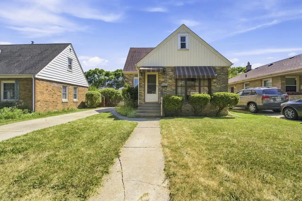 Photo 1 of Single family home for sale at 2915 E Allerton Avenue Avenue, Saint Francis, WI 53235 | MLS# 1971819 | Listing updated on 2026-09-18