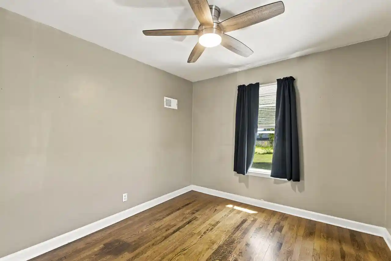 Photo 4 of Single family home for sale at 2915 E Allerton Avenue Avenue, Saint Francis, WI 53235 | MLS# 1971819 | Listing updated on 2026-09-18