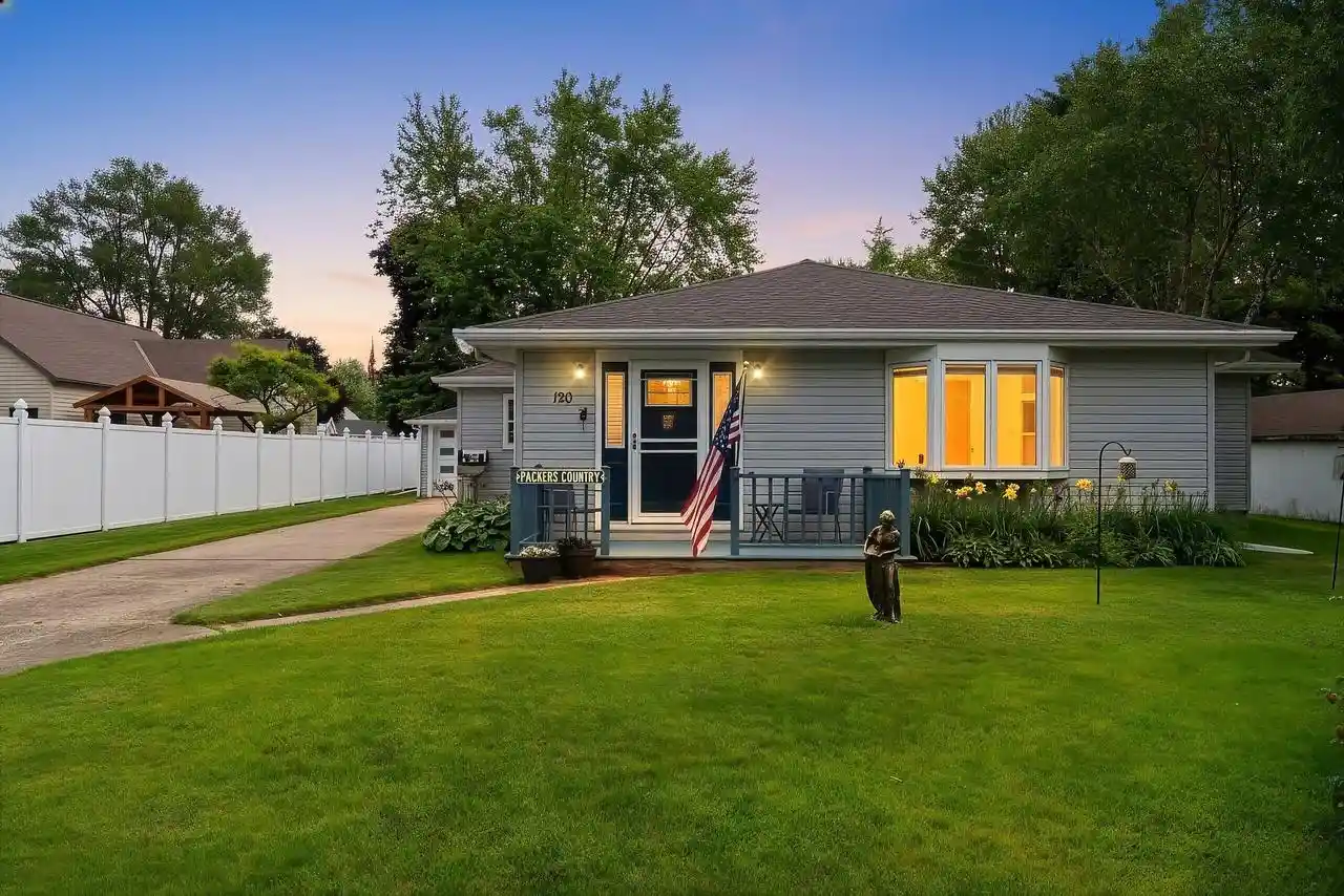 1st image of 120 Vernon Street Street, Algoma, WI 54201 | MLS# 1971840