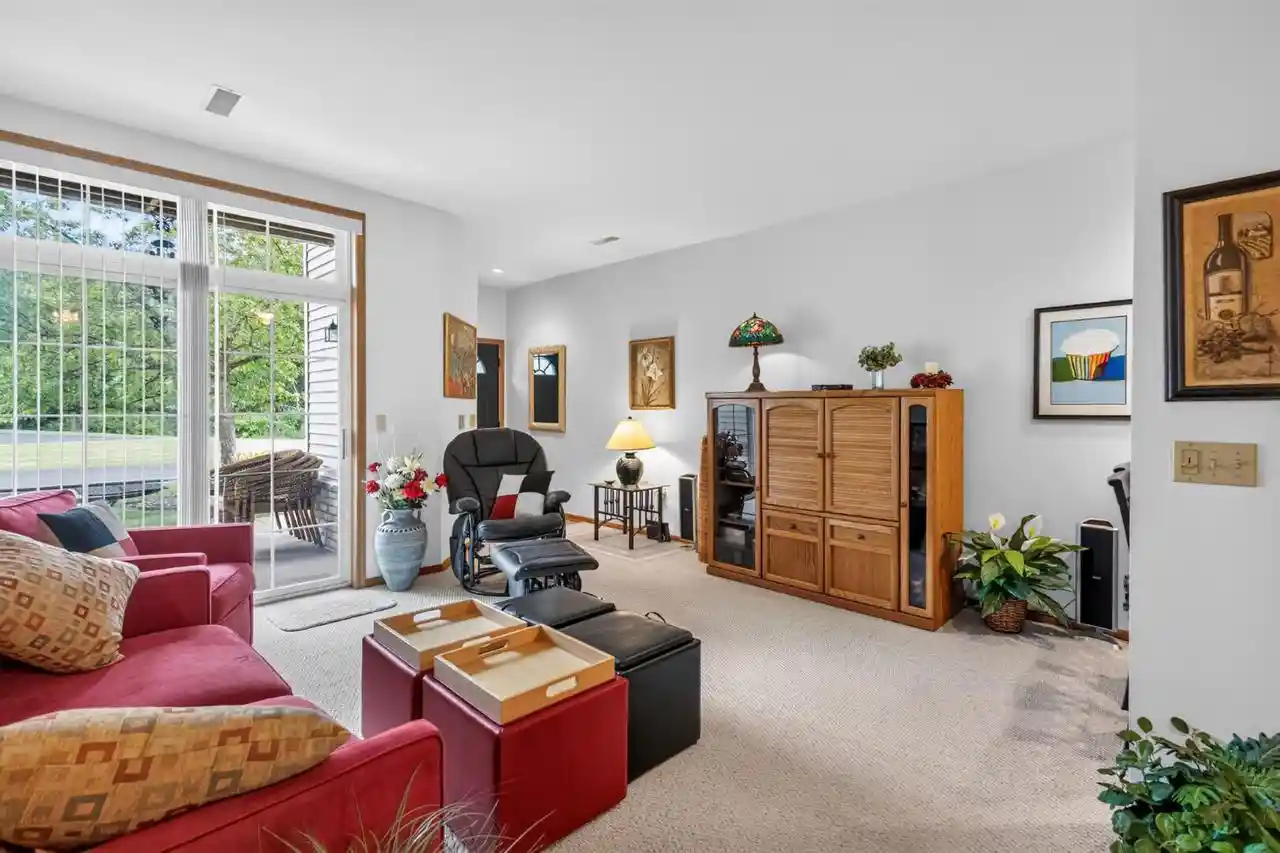 2nd image of 6115 S Creekside Dr Dr, Cudahy, WI 53110