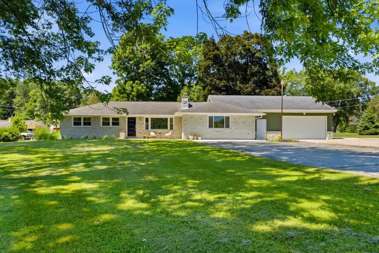 1st image of W224n8095 Susan Pl Pl, Sussex, WI 53089 | MLS# 1971847