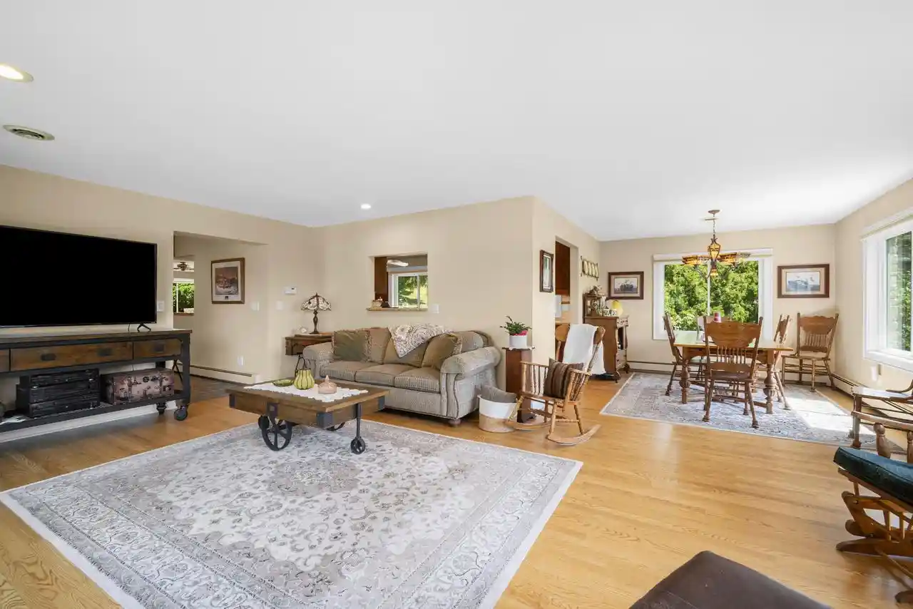5th image of 818 E Badger Lane Lane, West Bend, WI 53095 | MLS# 1971852