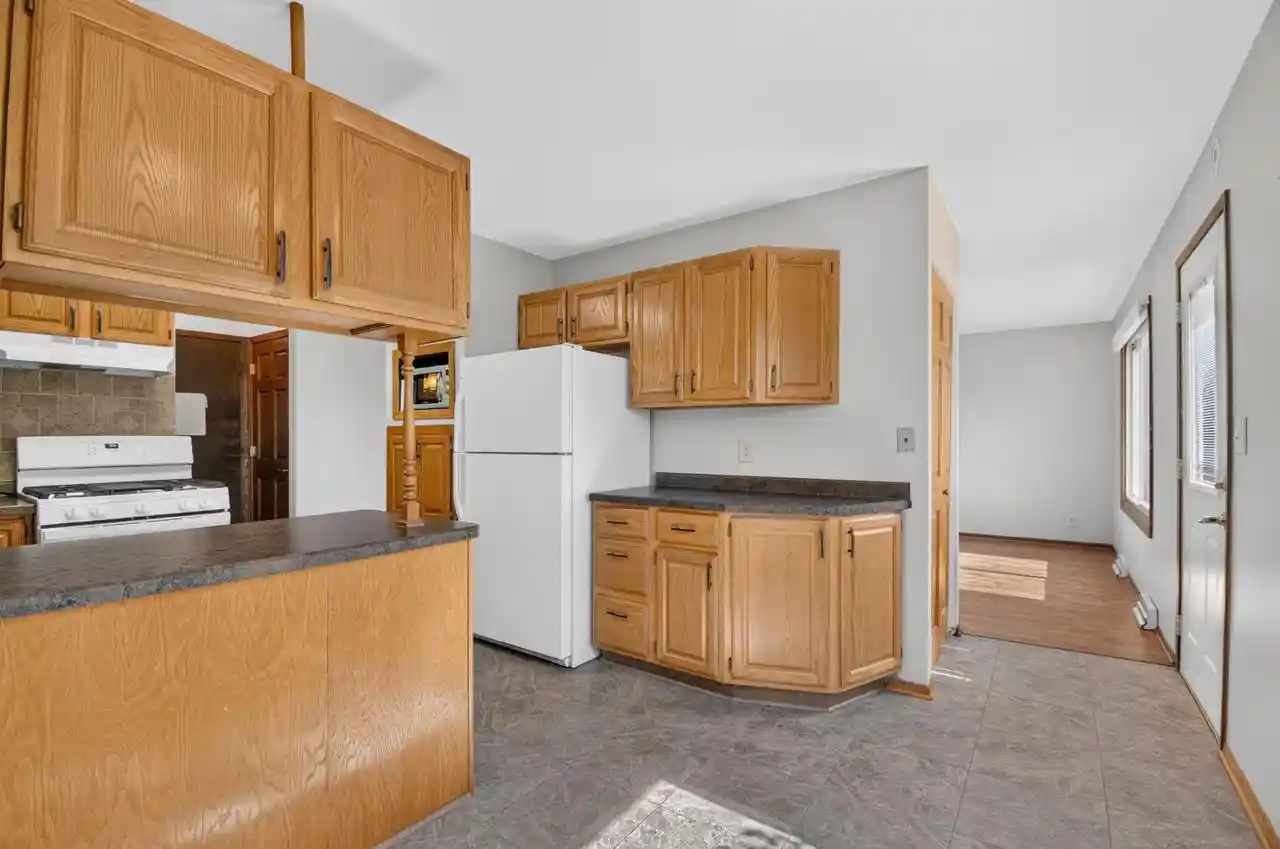 2nd image of 7236 S Delaine Dr Dr, Oak Creek, WI 53154