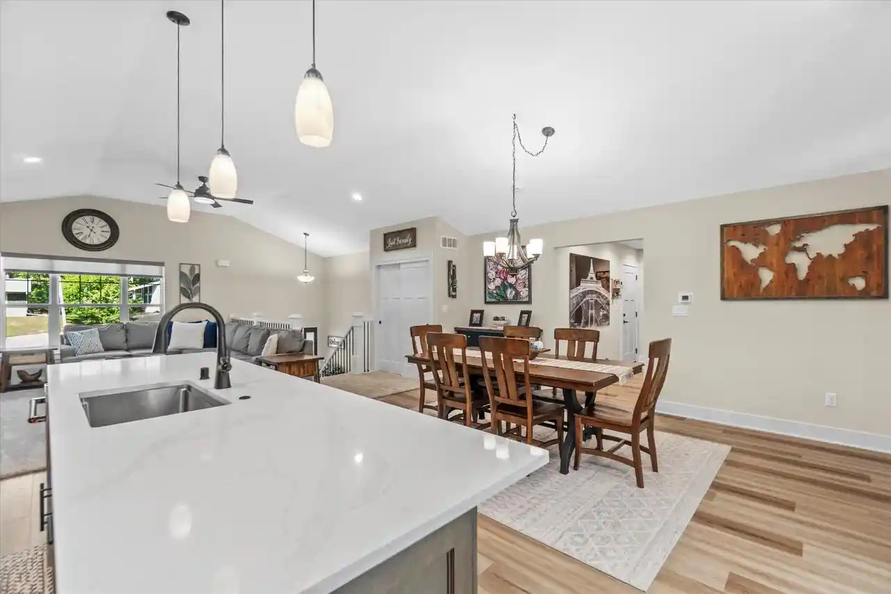4th image of W242N6316 Oak Dr Dr, Sussex, WI 53089 | MLS# 1971857