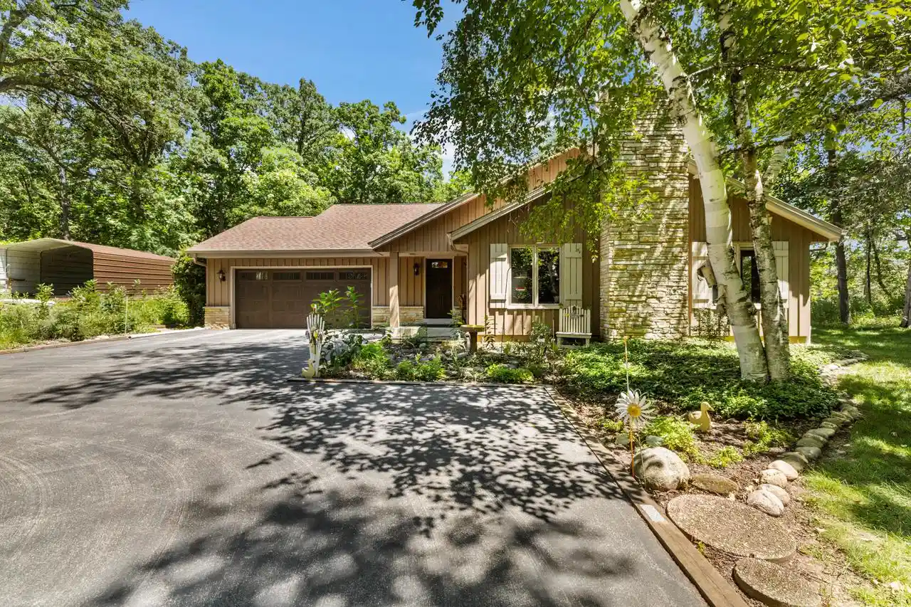 1st image of W342s4510 Moraine Hills Dr Dr, Dousman, WI 53118 | MLS# 1971862