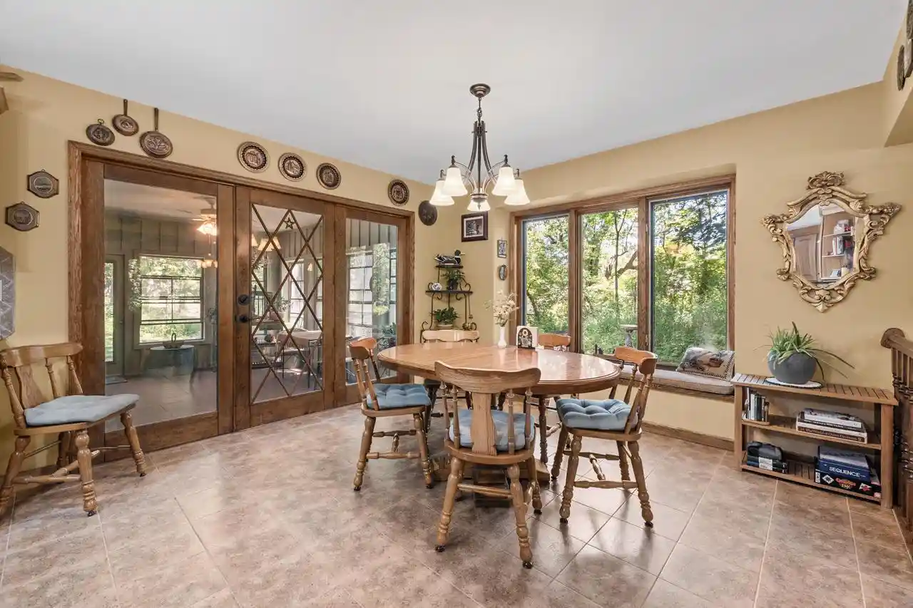 3rd image of W342S4510 Moraine Hills Dr Dr, Dousman, WI 53118 | MLS# 1971862