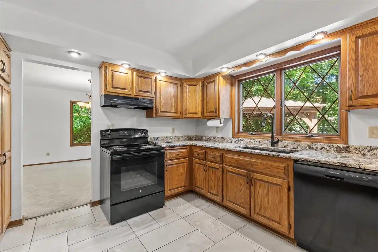 4th image of S68W17886 East Dr Dr, Muskego, WI 53150 | MLS# 1971864