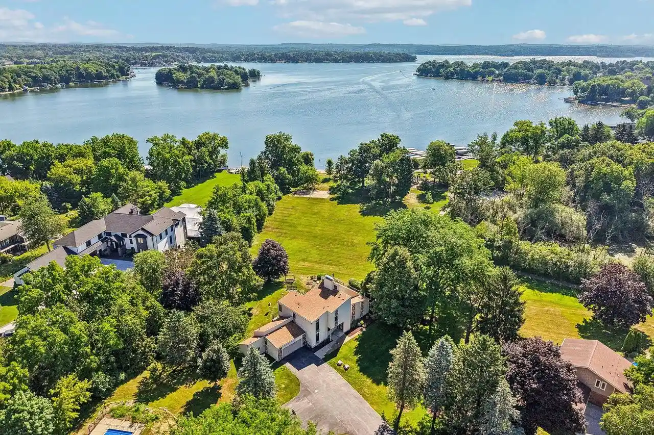 1st image of N61w35366 Mariner Court Court, Oconomowoc, WI 53066 | MLS# 1971882