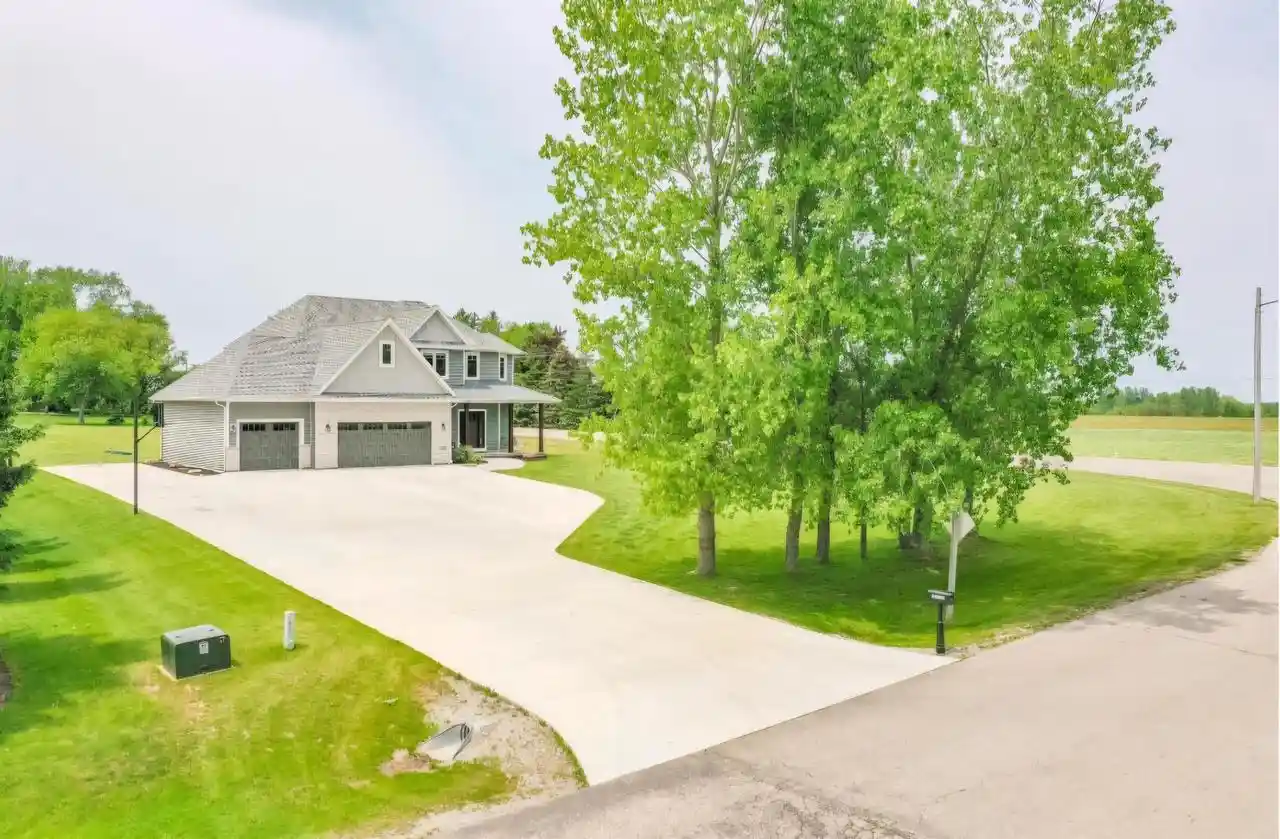 Photo 1 of Single family home for sale at 3990 W Earthrock Road Road, Appleton, WI 54913 | MLS# 50328975 | Listing updated on 2026-07-21