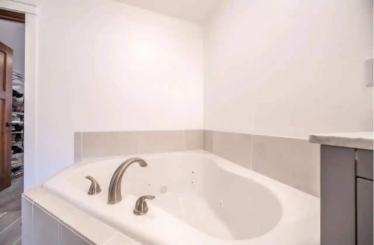 Photo 3 of Single family home for sale at 3990 W Earthrock Road Road, Appleton, WI 54913 | MLS# 50328975 | Listing updated on 2026-07-21