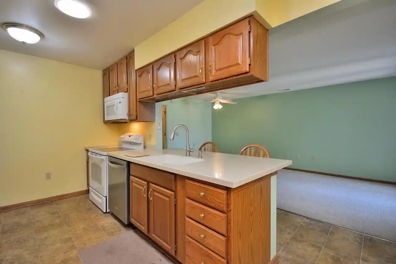 2nd image of 306 Hartford Square Square #3, Hartford, WI 53027 | MLS# 1971889