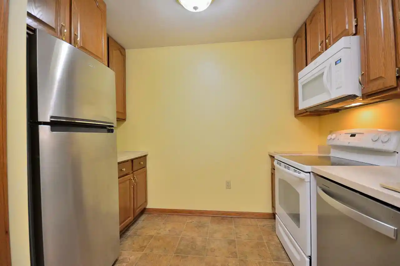 2nd image of 306 Hartford Sq Sq, Hartford, WI 53027