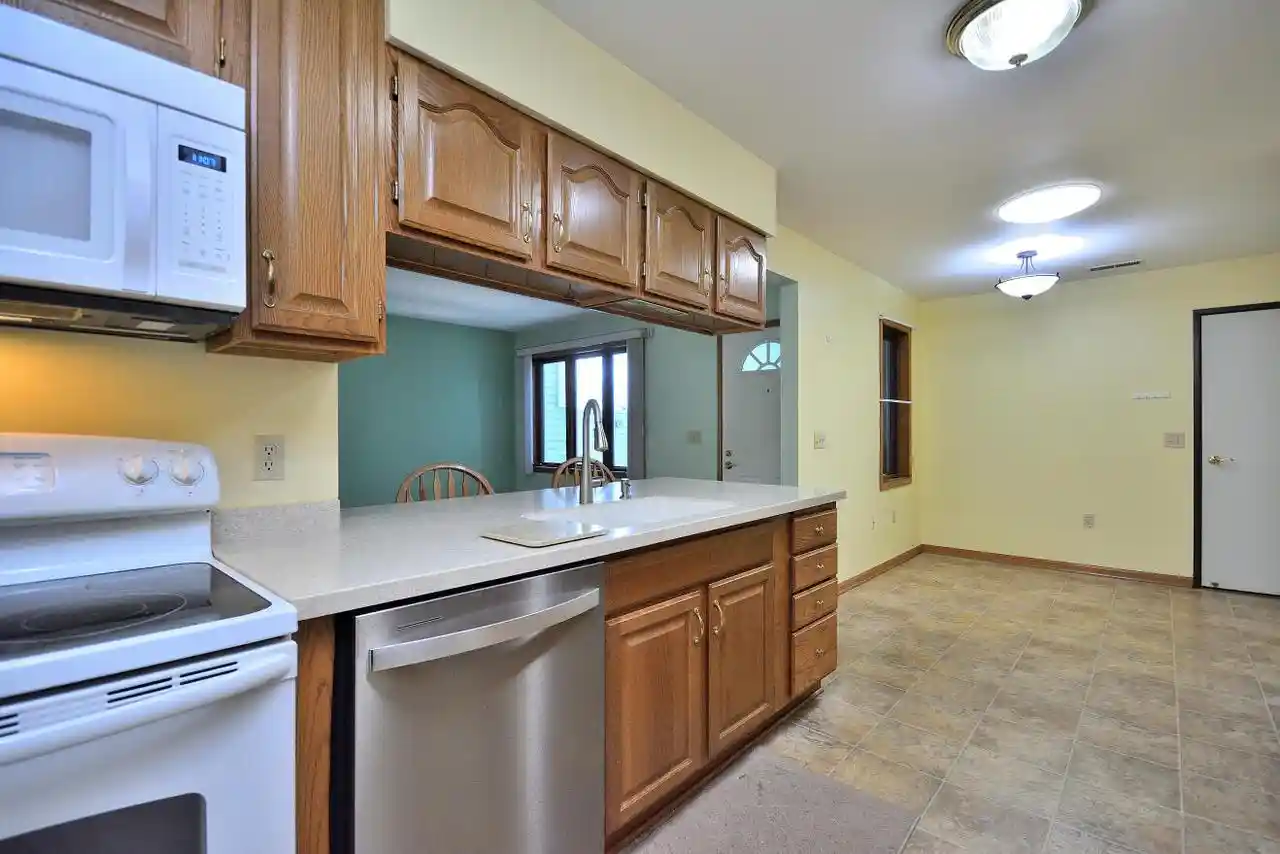 26th image of 306 Hartford Square Square #3, Hartford, WI 53027 | MLS# 1971889