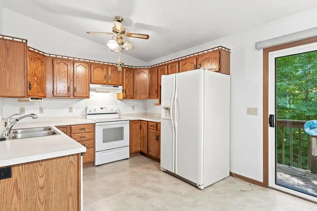 5th image of 117 Manor Court Court, Slinger, WI 53086 | MLS# 1971887