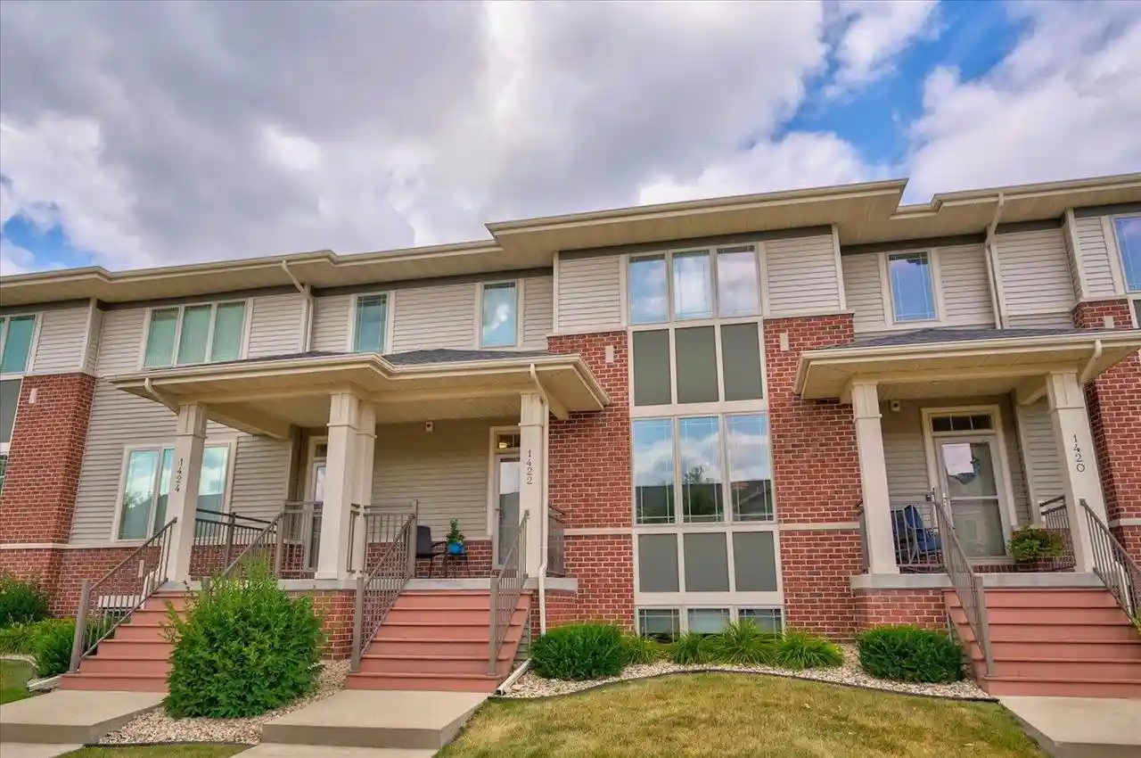 Condo for sale at 1422 Smithfield Dr Dr, Sun Prairie, WI 53590 | MLS# 2028199