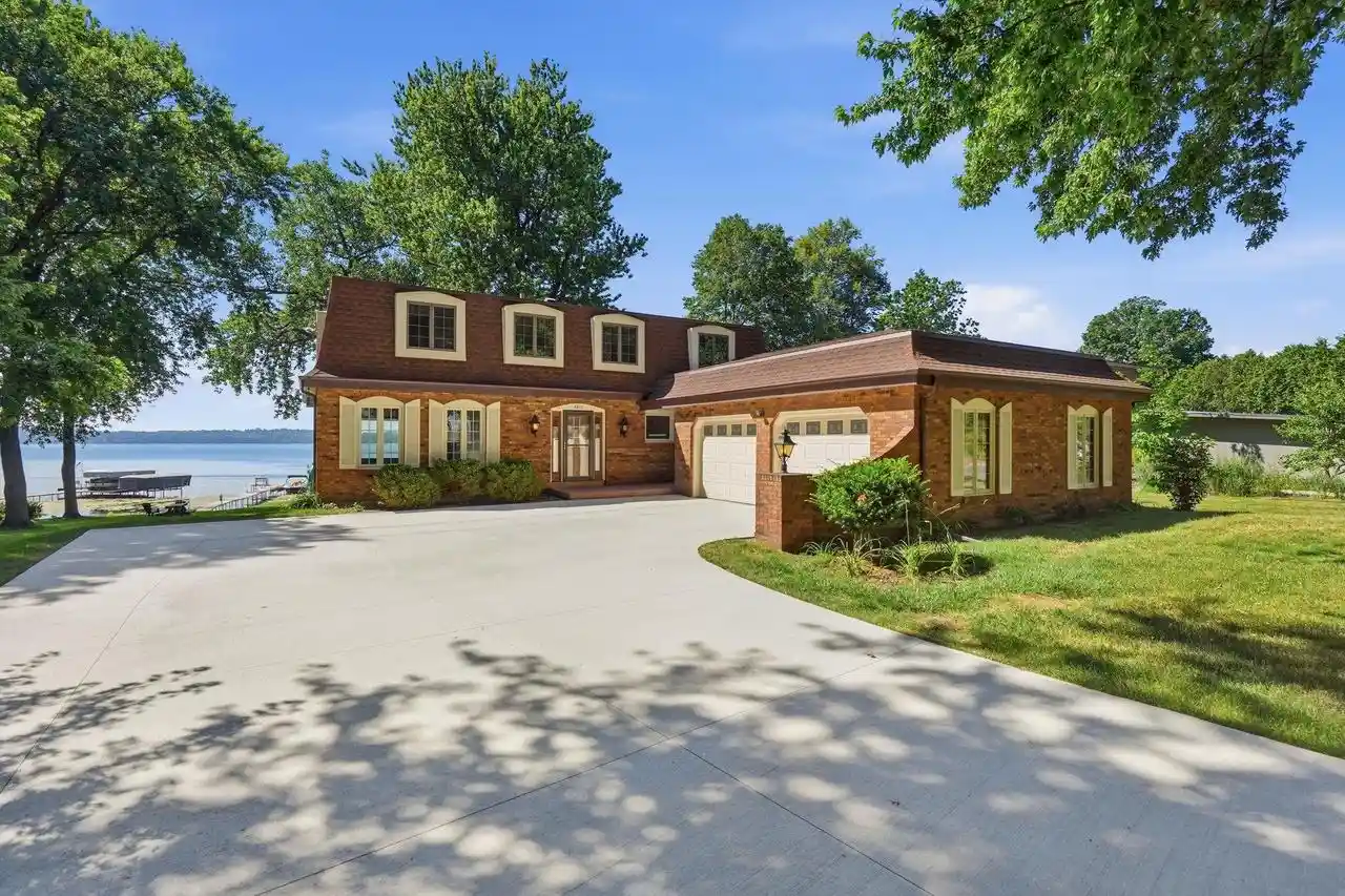 1st image of 3017 Dianne Dr Dr, Middleton, WI 53562 | MLS# 2028201