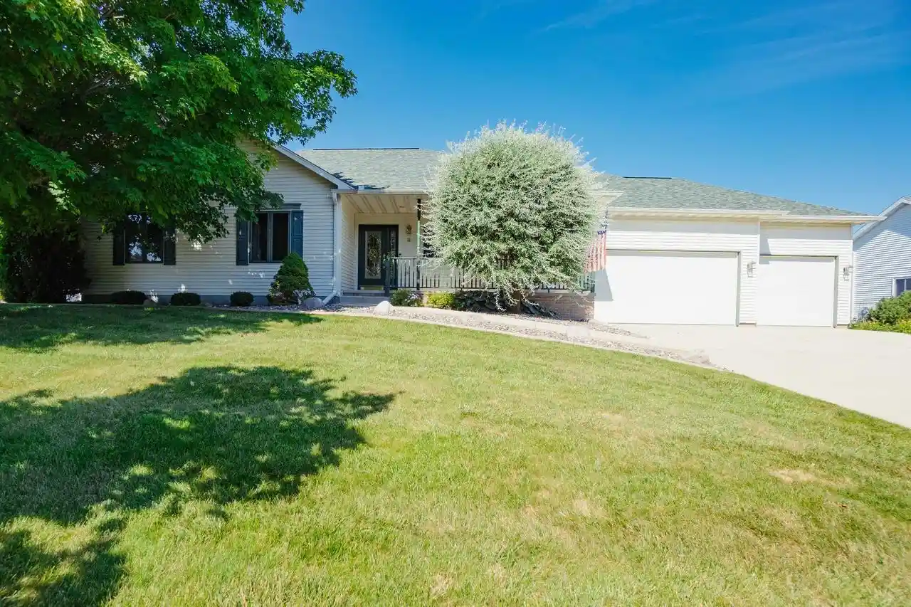 1st image of 8 Hampton Court Court, Fond Du Lac, WI 54935 | MLS# 50329199
