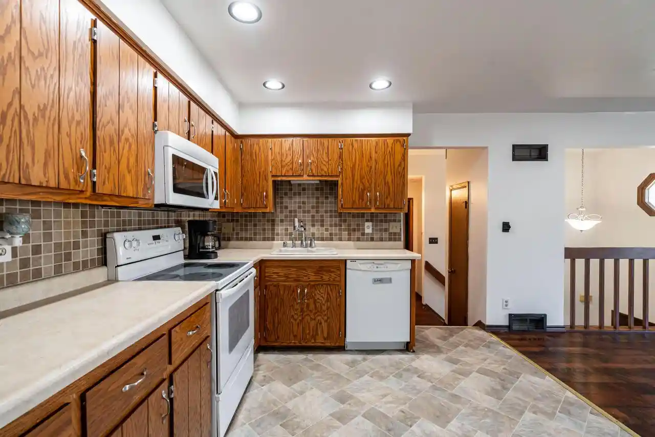 2nd image of 6441 S Crabapple Ct Ct, Oak Creek, WI 53154