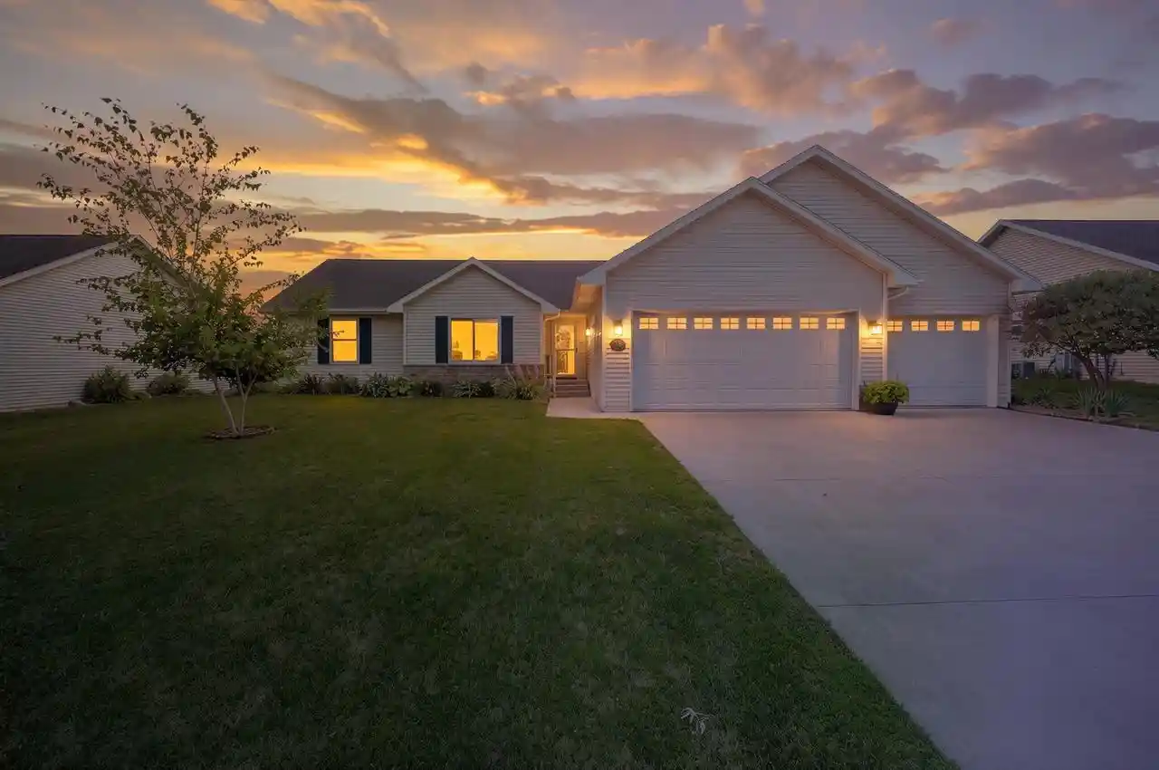 1st image of 752 Killarny Trail Trail, De Pere, WI 54115 | MLS# 50329222