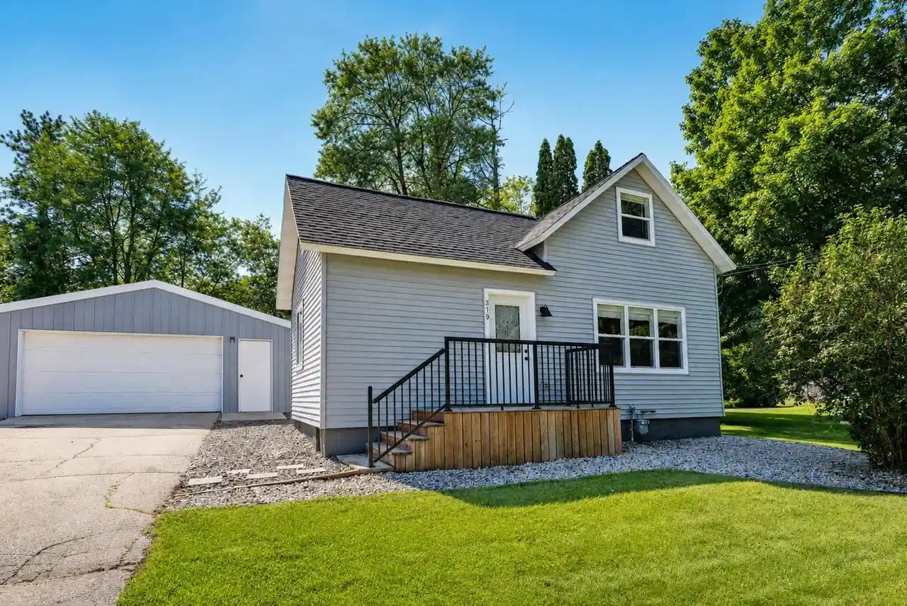 1st image of 319 S Oakland Avenue Avenue, Oconto Falls, WI 54154 | MLS# 50329206