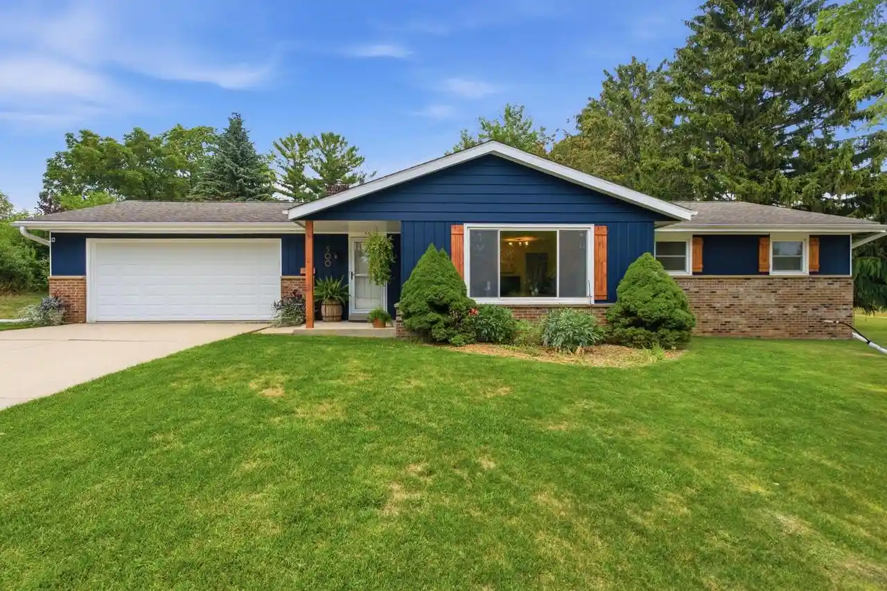 1st image of 500 Summit Dr Dr, Port Washington, WI 53074 | MLS# 1971922
