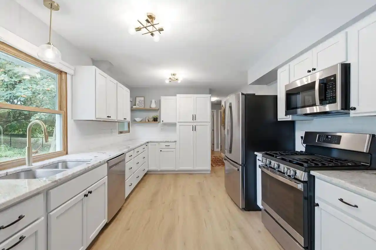 4th image of 500 Summit Dr Dr, Port Washington, WI 53074 | MLS# 1971922