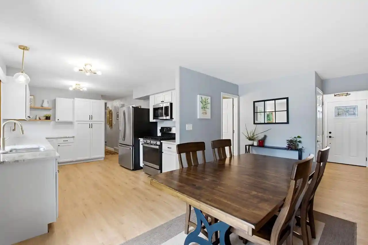 5th image of 500 Summit Dr Dr, Port Washington, WI 53074 | MLS# 1971922