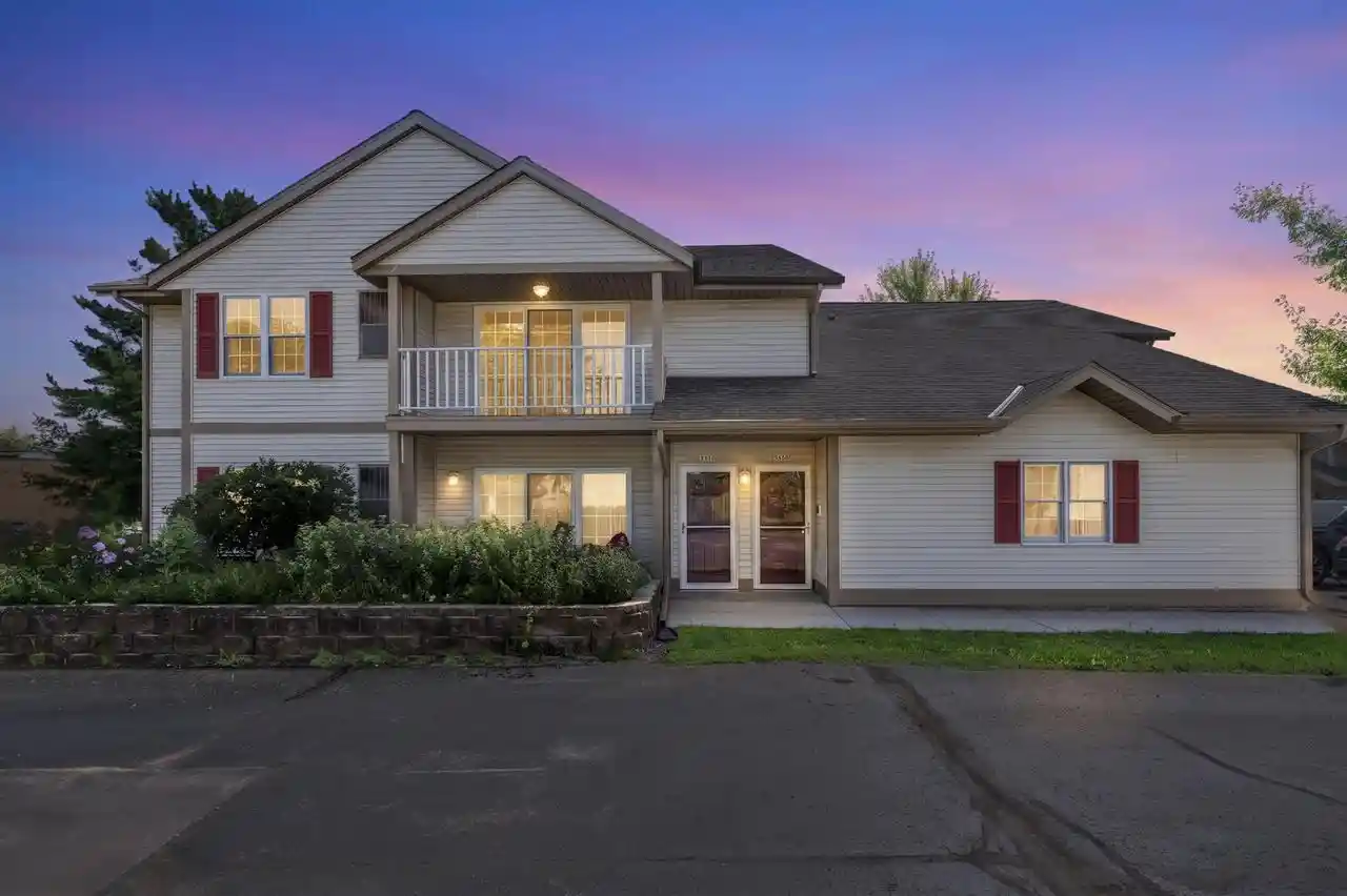 1st image of 206 Bur Oak Lane Lane #C, Grafton, WI 53024 | MLS# 1971923