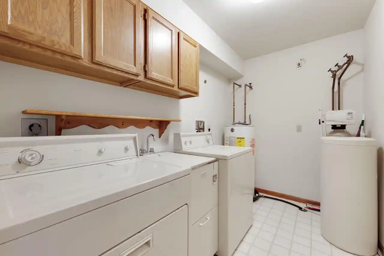 5th image of 206 Bur Oak Ln Ln, Grafton, WI 53024