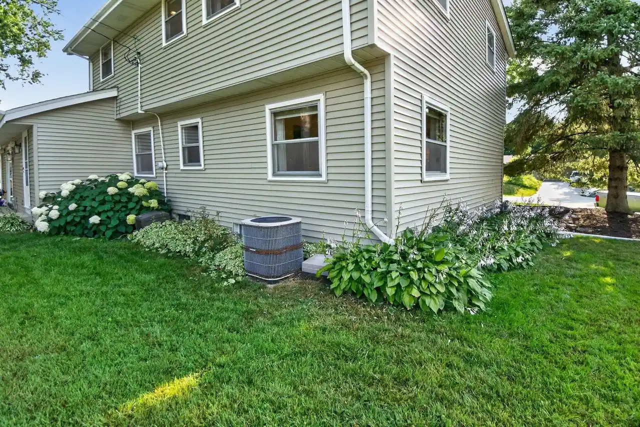 2nd image of 2470 Lionel Court Court, Brookfield, WI 53045 | MLS# 1971929