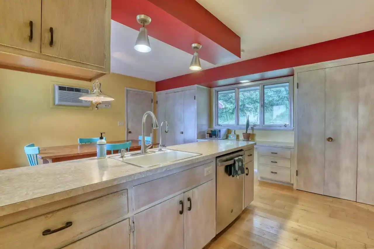 2nd image of 1905 Hillside Dr Dr, Delafield, WI 53018 | MLS# 1971930