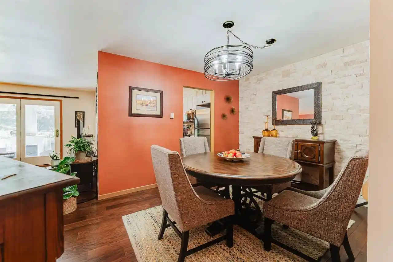 2nd image of 2520 Vlg Ln Ln, Oshkosh, WI 54904